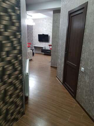 Апарт-отели Your home Кутаиси Апартаменты с балконом-9